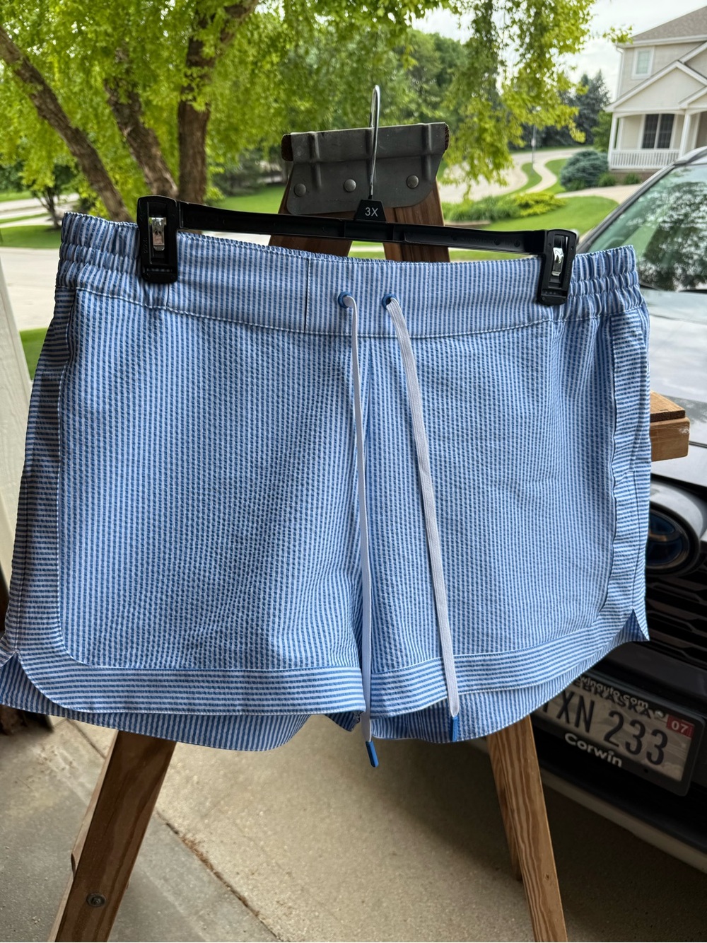 Vineyard Vines Blue and White Striped Seersucker Shirt